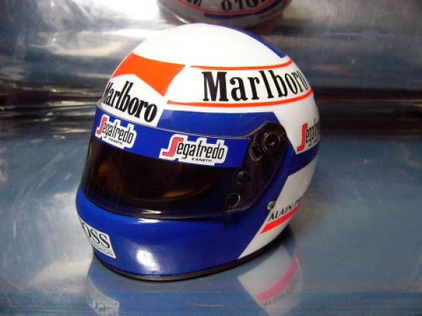 マルボロヘルメット　Marlboro helmet