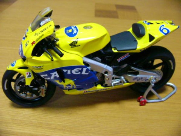 画像1: 1/12ホンダポンスRC211V'04キャメルデカール (1)